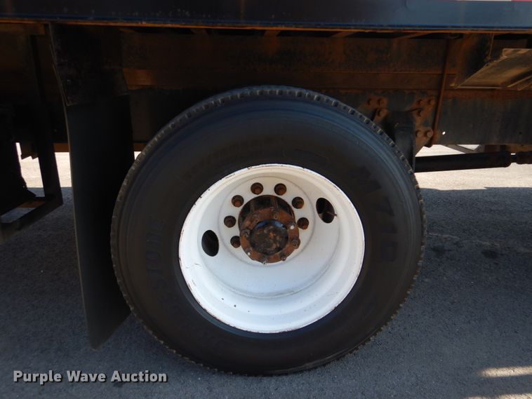 image for item GF9004 2007 Freightliner Business Class M2 flatbed truck