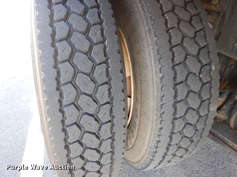 image for item GF9004 2007 Freightliner Business Class M2 flatbed truck