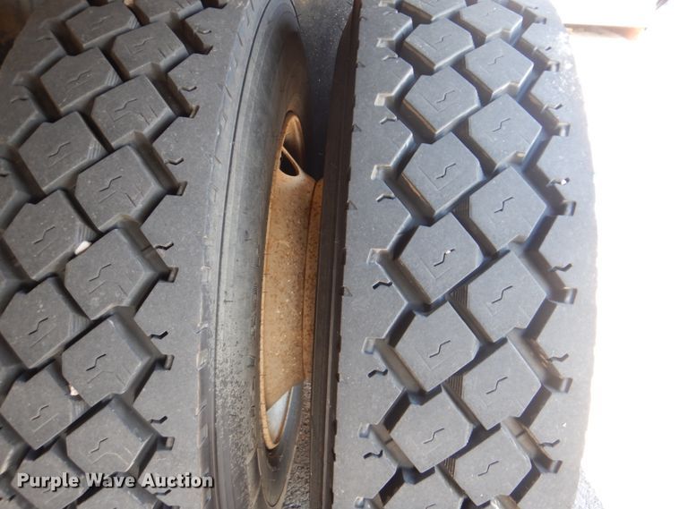 image for item GF9004 2007 Freightliner Business Class M2 flatbed truck