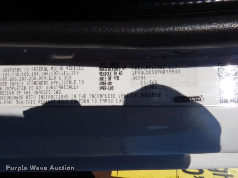 image for item GF9004 2007 Freightliner Business Class M2 flatbed truck