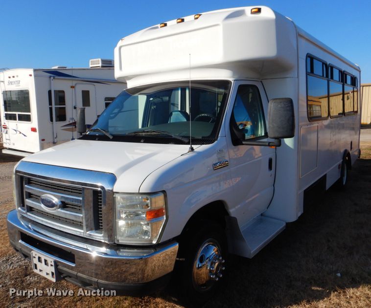 image for item GF9006 2008 Ford Econoline E450 shuttle bus