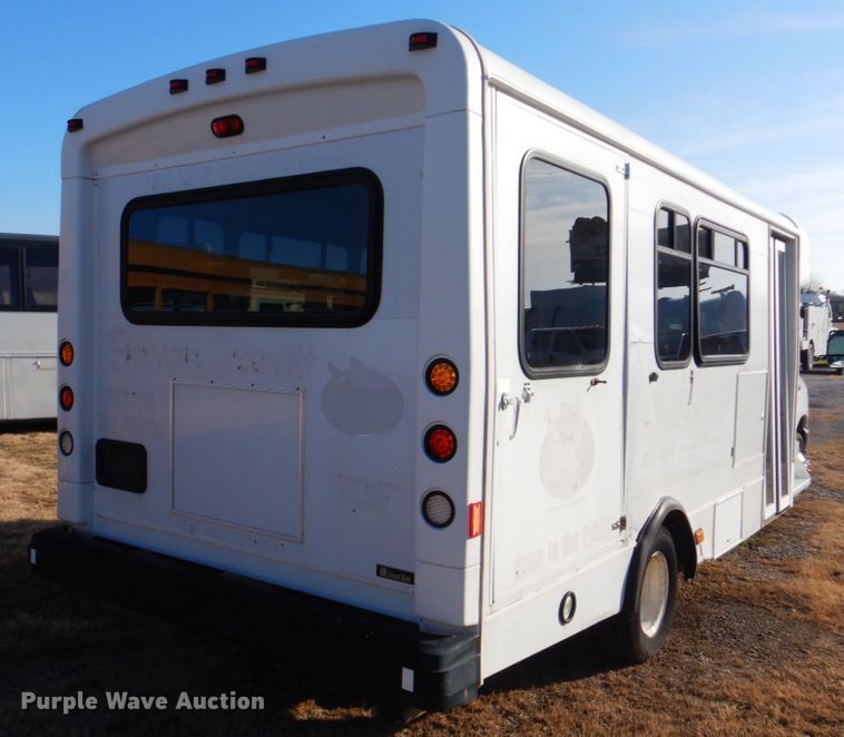 image for item GF9006 2008 Ford Econoline E450 shuttle bus