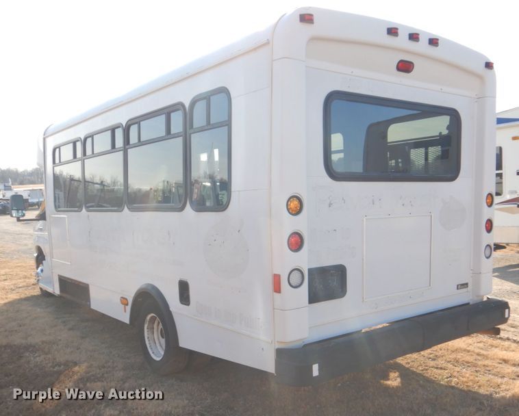 image for item GF9006 2008 Ford Econoline E450 shuttle bus