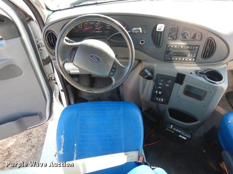 image for item GF9006 2008 Ford Econoline E450 shuttle bus