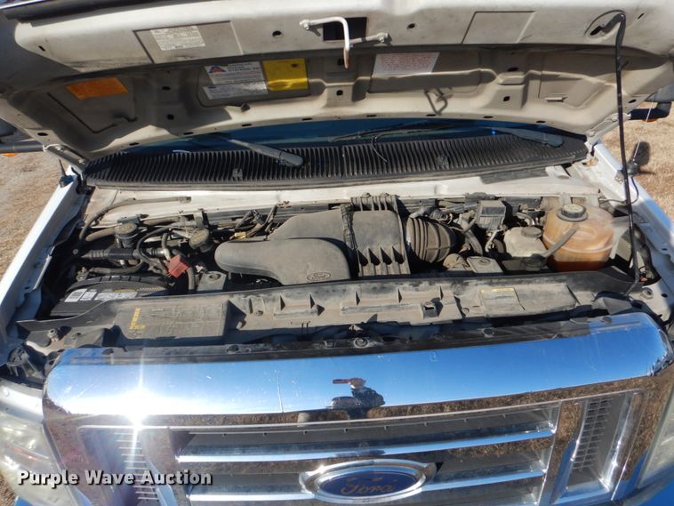 image for item GF9006 2008 Ford Econoline E450 shuttle bus