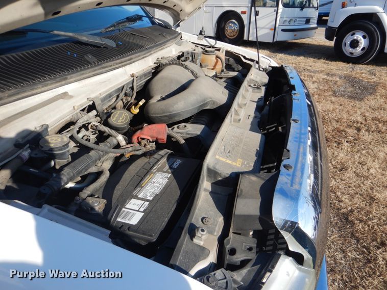 image for item GF9006 2008 Ford Econoline E450 shuttle bus