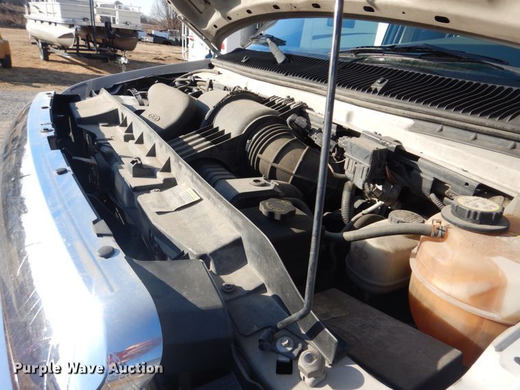 image for item GF9006 2008 Ford Econoline E450 shuttle bus