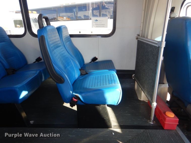 image for item GF9006 2008 Ford Econoline E450 shuttle bus