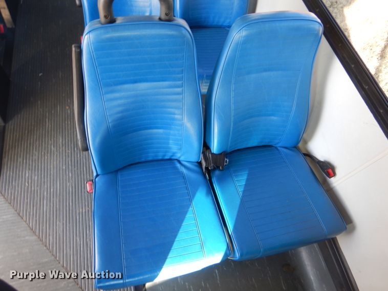 image for item GF9006 2008 Ford Econoline E450 shuttle bus