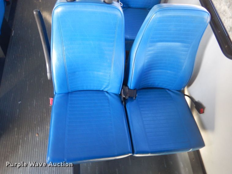 image for item GF9006 2008 Ford Econoline E450 shuttle bus