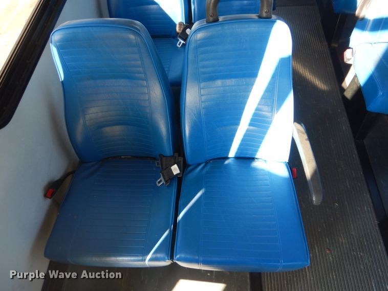 image for item GF9006 2008 Ford Econoline E450 shuttle bus