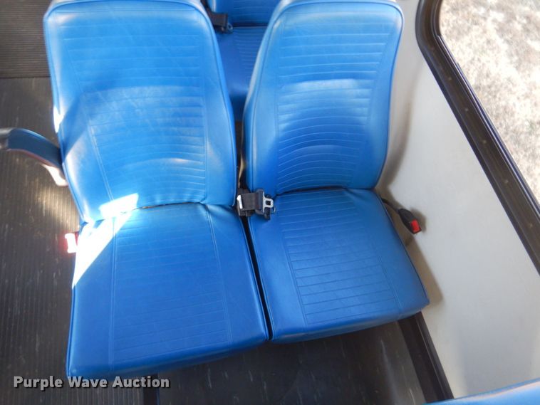 image for item GF9006 2008 Ford Econoline E450 shuttle bus