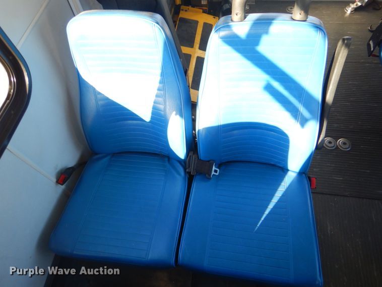 image for item GF9006 2008 Ford Econoline E450 shuttle bus