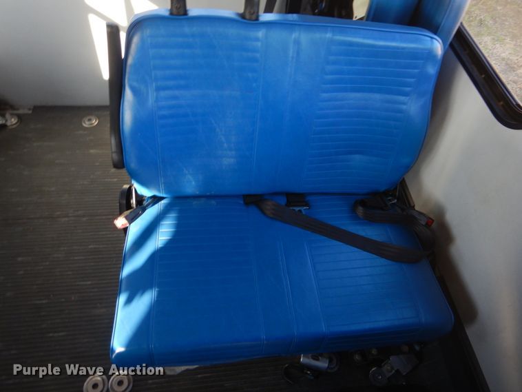 image for item GF9006 2008 Ford Econoline E450 shuttle bus