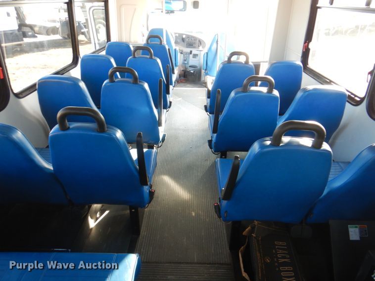 image for item GF9006 2008 Ford Econoline E450 shuttle bus