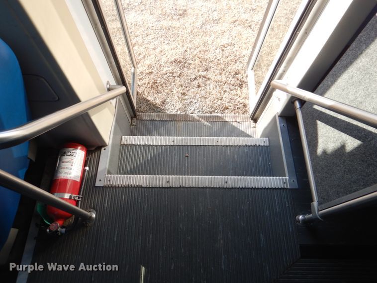 image for item GF9006 2008 Ford Econoline E450 shuttle bus