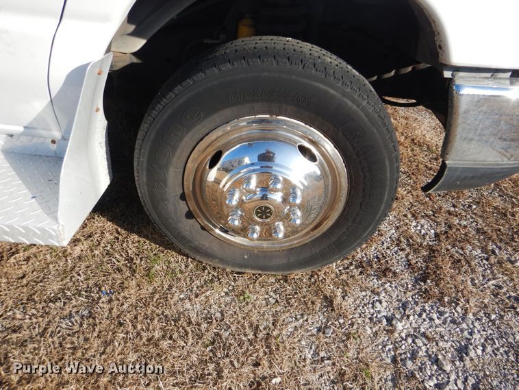 image for item GF9006 2008 Ford Econoline E450 shuttle bus