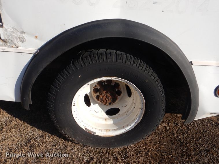 image for item GF9006 2008 Ford Econoline E450 shuttle bus