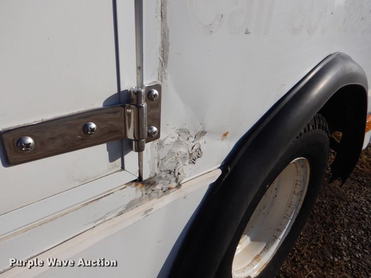 image for item GF9006 2008 Ford Econoline E450 shuttle bus