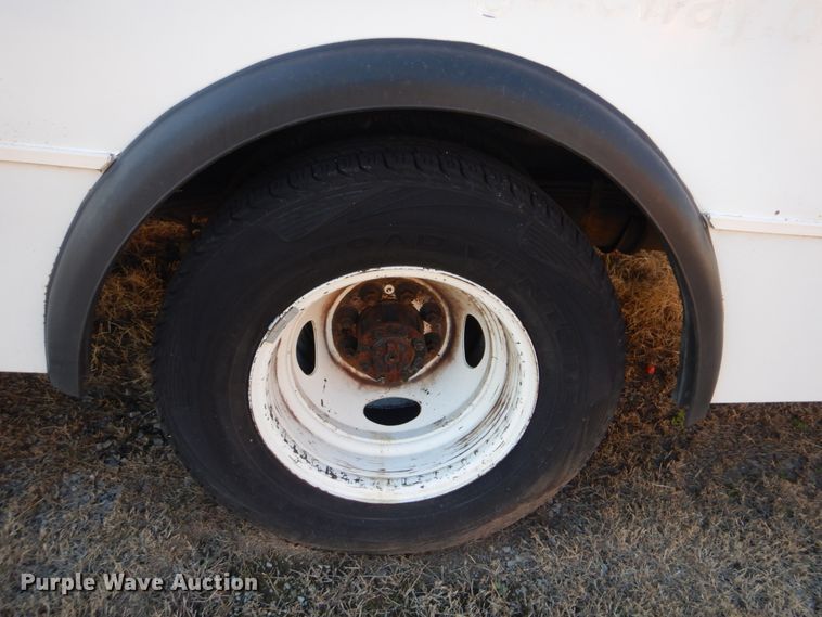 image for item GF9006 2008 Ford Econoline E450 shuttle bus