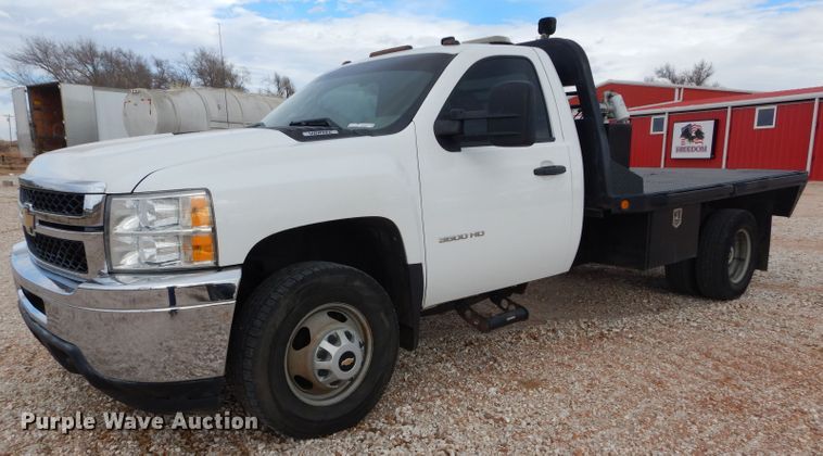 image for item GF9841 2013 Chevrolet Silverado 3500HD flatbed pickup truck