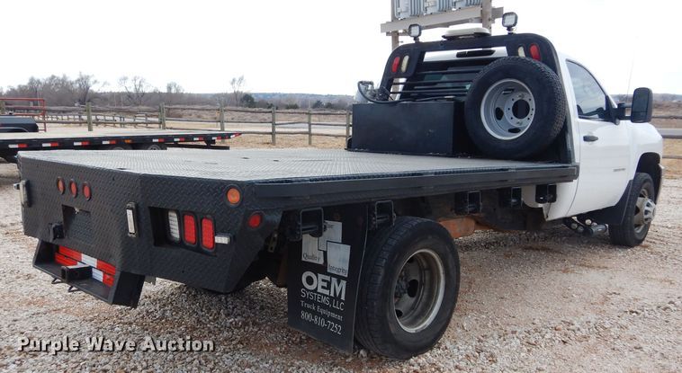 image for item GF9841 2013 Chevrolet Silverado 3500HD flatbed pickup truck