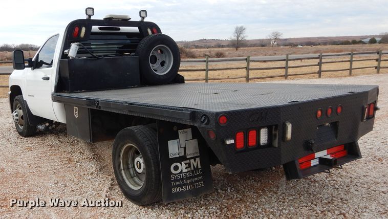 image for item GF9841 2013 Chevrolet Silverado 3500HD flatbed pickup truck