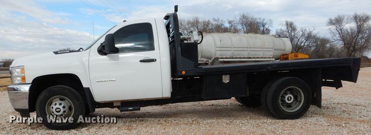 image for item GF9841 2013 Chevrolet Silverado 3500HD flatbed pickup truck