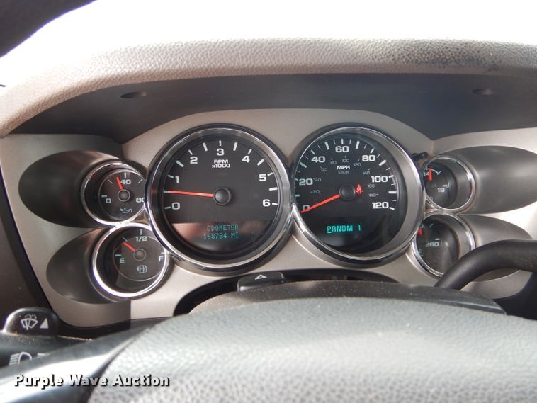 image for item GF9841 2013 Chevrolet Silverado 3500HD flatbed pickup truck