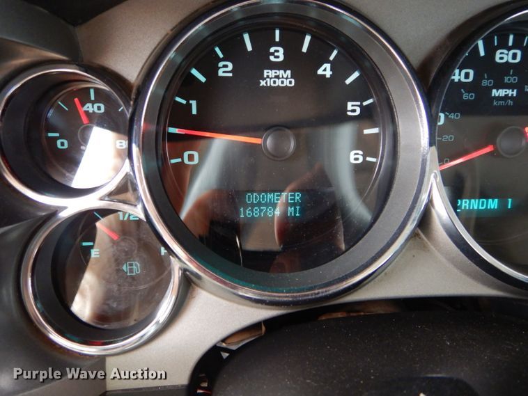 image for item GF9841 2013 Chevrolet Silverado 3500HD flatbed pickup truck