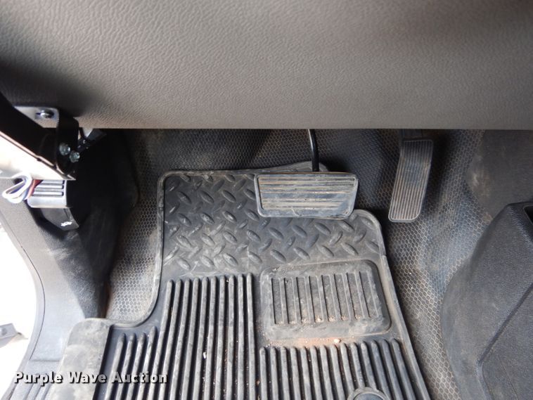 image for item GF9841 2013 Chevrolet Silverado 3500HD flatbed pickup truck