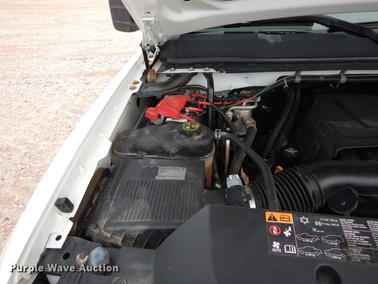 image for item GF9841 2013 Chevrolet Silverado 3500HD flatbed pickup truck