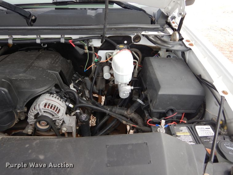 image for item GF9841 2013 Chevrolet Silverado 3500HD flatbed pickup truck