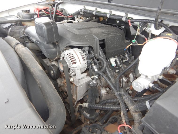 image for item GF9841 2013 Chevrolet Silverado 3500HD flatbed pickup truck