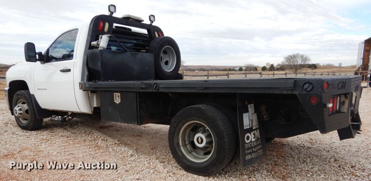 image for item GF9841 2013 Chevrolet Silverado 3500HD flatbed pickup truck