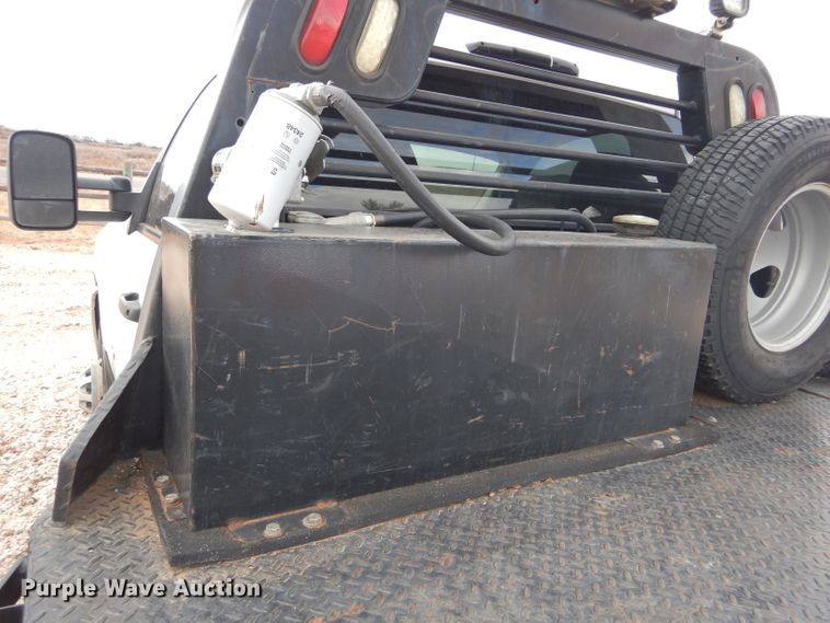 image for item GF9841 2013 Chevrolet Silverado 3500HD flatbed pickup truck