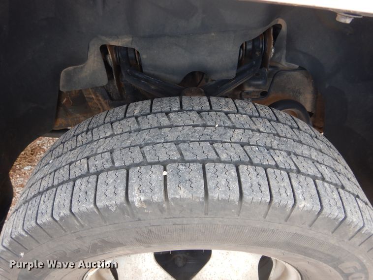 image for item GF9841 2013 Chevrolet Silverado 3500HD flatbed pickup truck