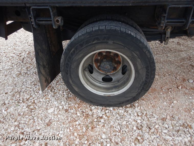 image for item GF9841 2013 Chevrolet Silverado 3500HD flatbed pickup truck