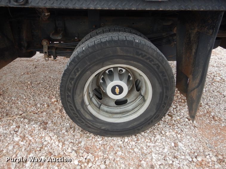 image for item GF9841 2013 Chevrolet Silverado 3500HD flatbed pickup truck