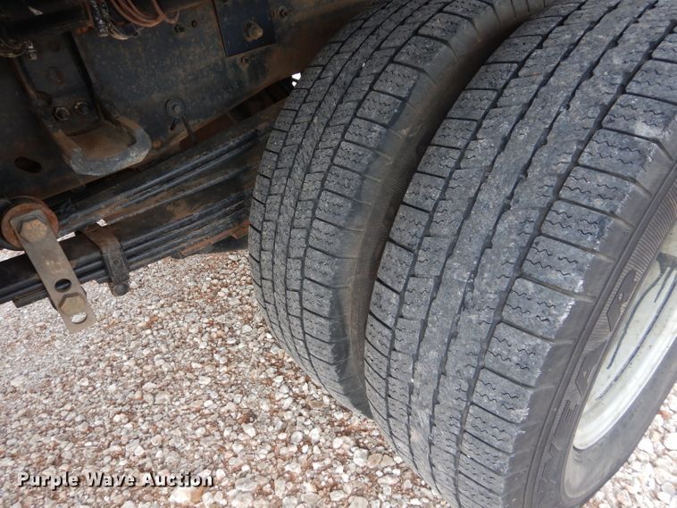 image for item GF9841 2013 Chevrolet Silverado 3500HD flatbed pickup truck