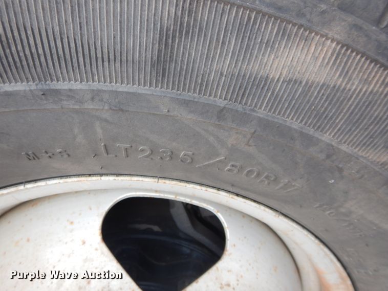 image for item GF9841 2013 Chevrolet Silverado 3500HD flatbed pickup truck