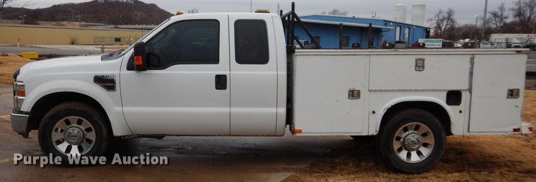 image for item GF9848 2008 Ford F350 XL Super Duty SuperCab utility bed pickup truck