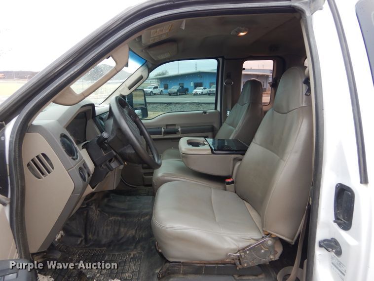 image for item GF9848 2008 Ford F350 XL Super Duty SuperCab utility bed pickup truck