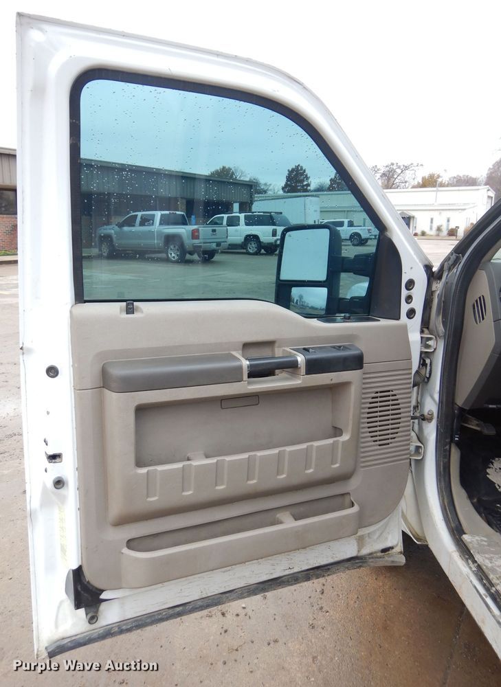 image for item GF9848 2008 Ford F350 XL Super Duty SuperCab utility bed pickup truck