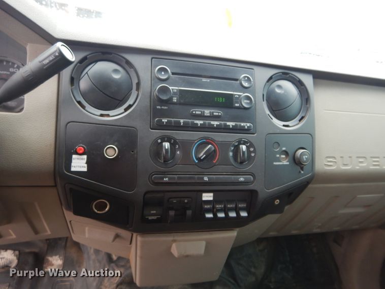 image for item GF9848 2008 Ford F350 XL Super Duty SuperCab utility bed pickup truck