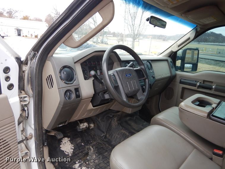 image for item GF9848 2008 Ford F350 XL Super Duty SuperCab utility bed pickup truck