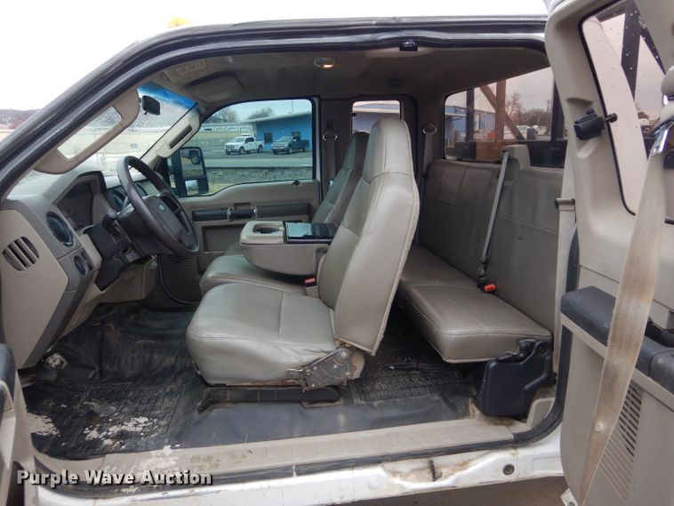 image for item GF9848 2008 Ford F350 XL Super Duty SuperCab utility bed pickup truck