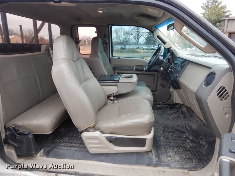 image for item GF9848 2008 Ford F350 XL Super Duty SuperCab utility bed pickup truck