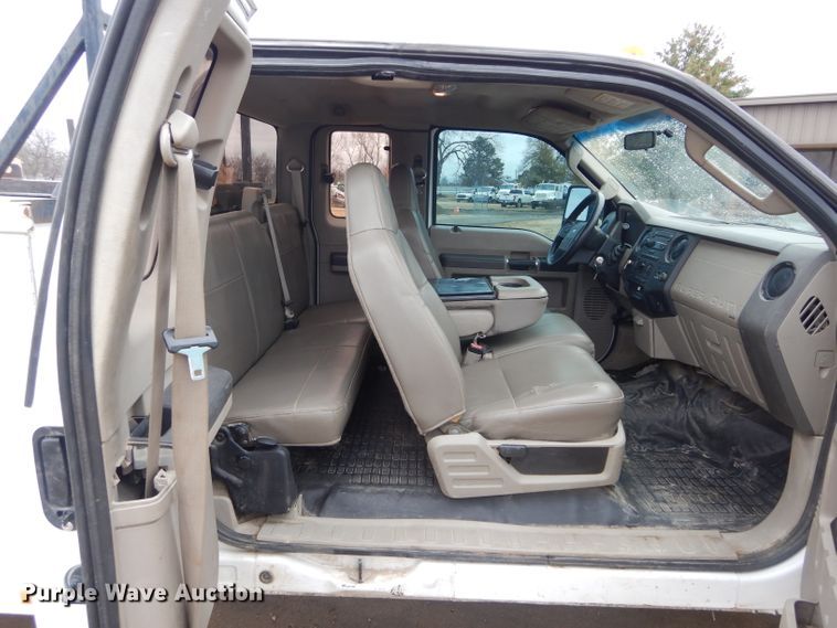 image for item GF9848 2008 Ford F350 XL Super Duty SuperCab utility bed pickup truck