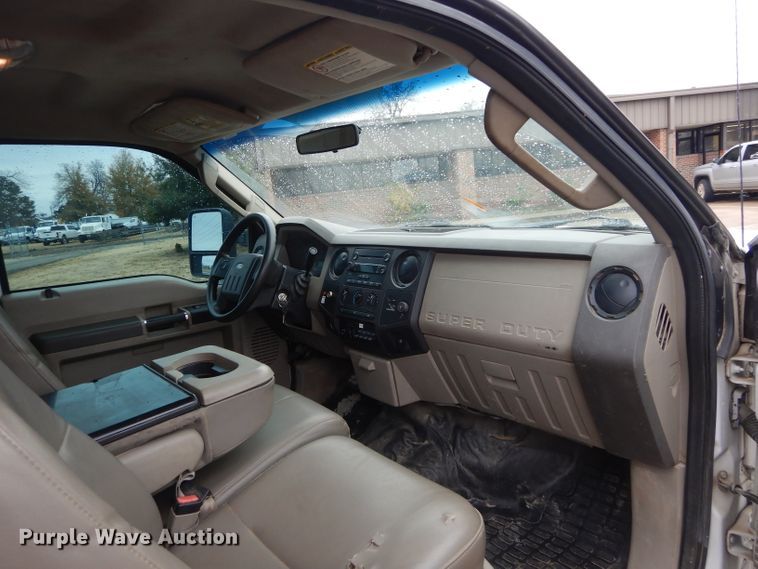 image for item GF9848 2008 Ford F350 XL Super Duty SuperCab utility bed pickup truck